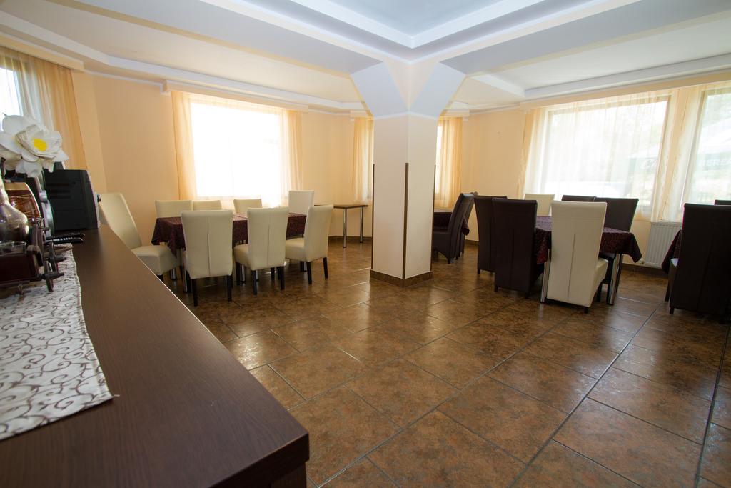 Pensiunea Royal Garden Hotel Simbata de Sus Luaran gambar