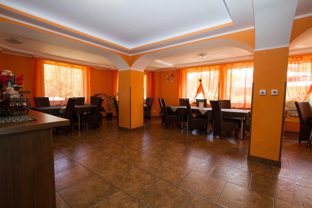 Pensiunea Royal Garden Hotel Simbata de Sus Luaran gambar