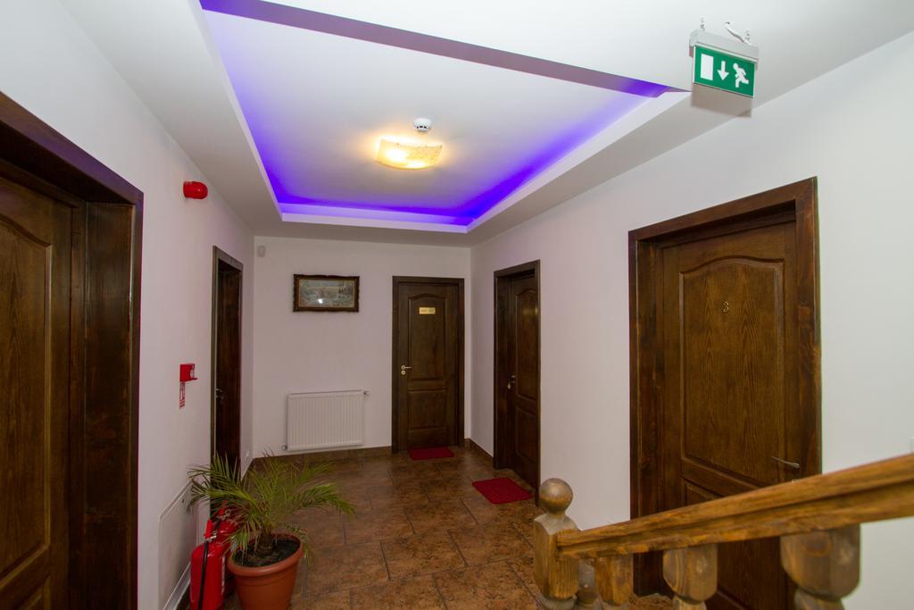 Pensiunea Royal Garden Hotel Simbata de Sus Luaran gambar