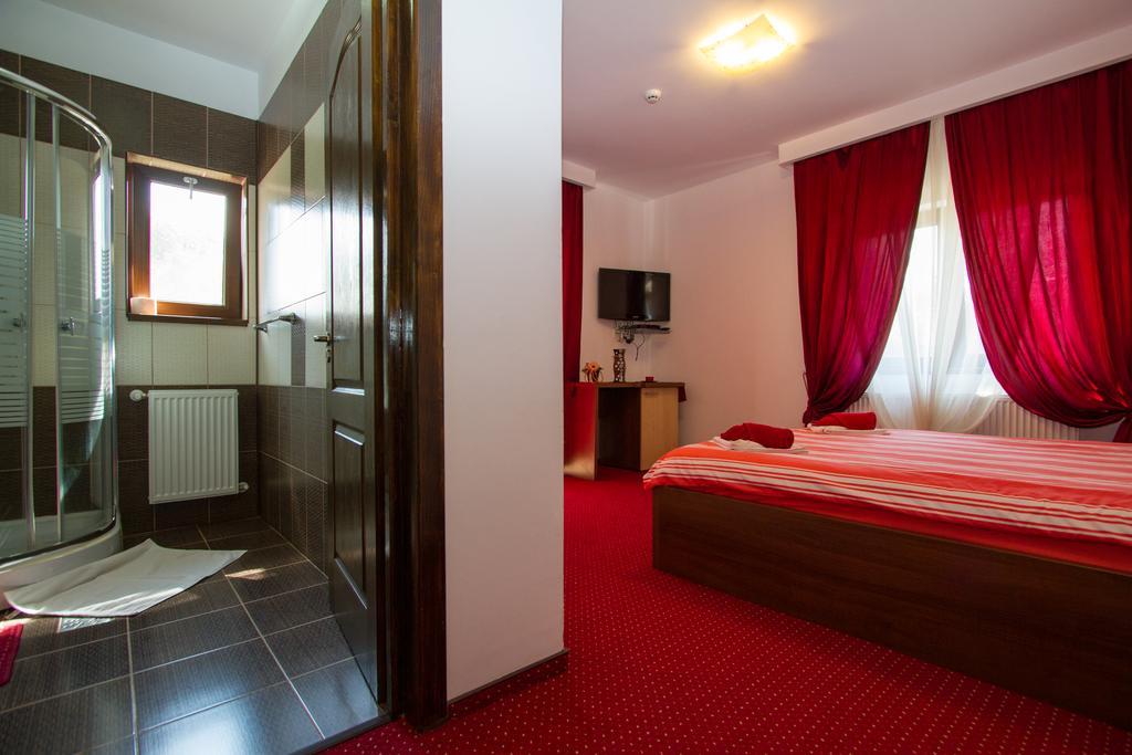 Pensiunea Royal Garden Hotel Simbata de Sus Luaran gambar