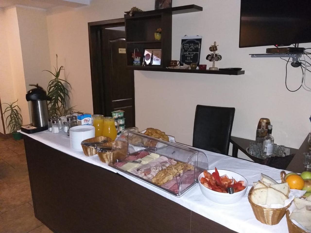 Pensiunea Royal Garden Hotel Simbata de Sus Luaran gambar